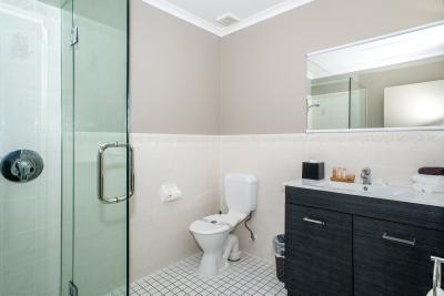 One Bedroom (sleeps 4)